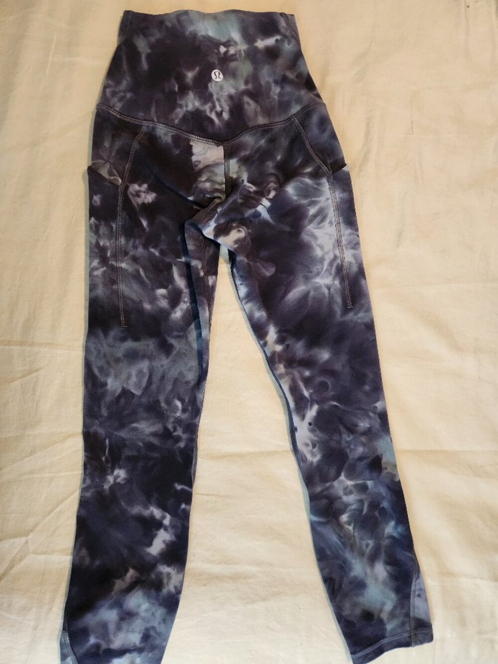 Lululemon Invigorate High-Rise Crop / Tight in Tie Dye / Grey Multi - Size 0